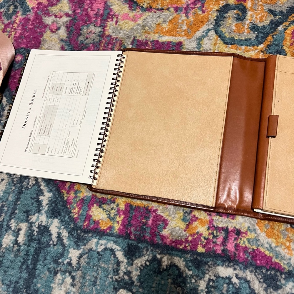 Dooney and bourke vintage portfolio - Picture 7 of 9